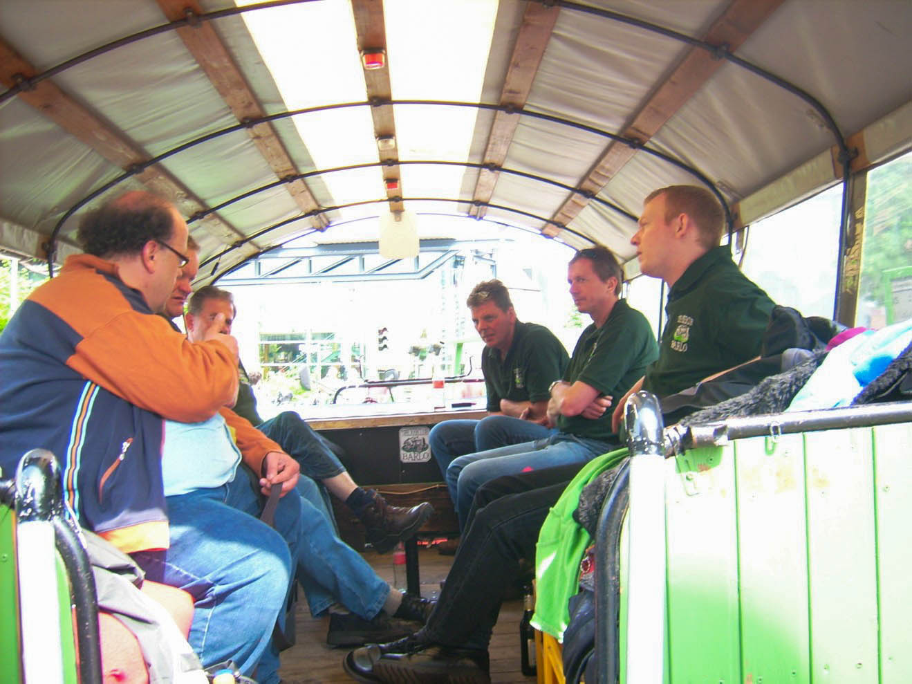 Hoch_auf_dem_Planwagen